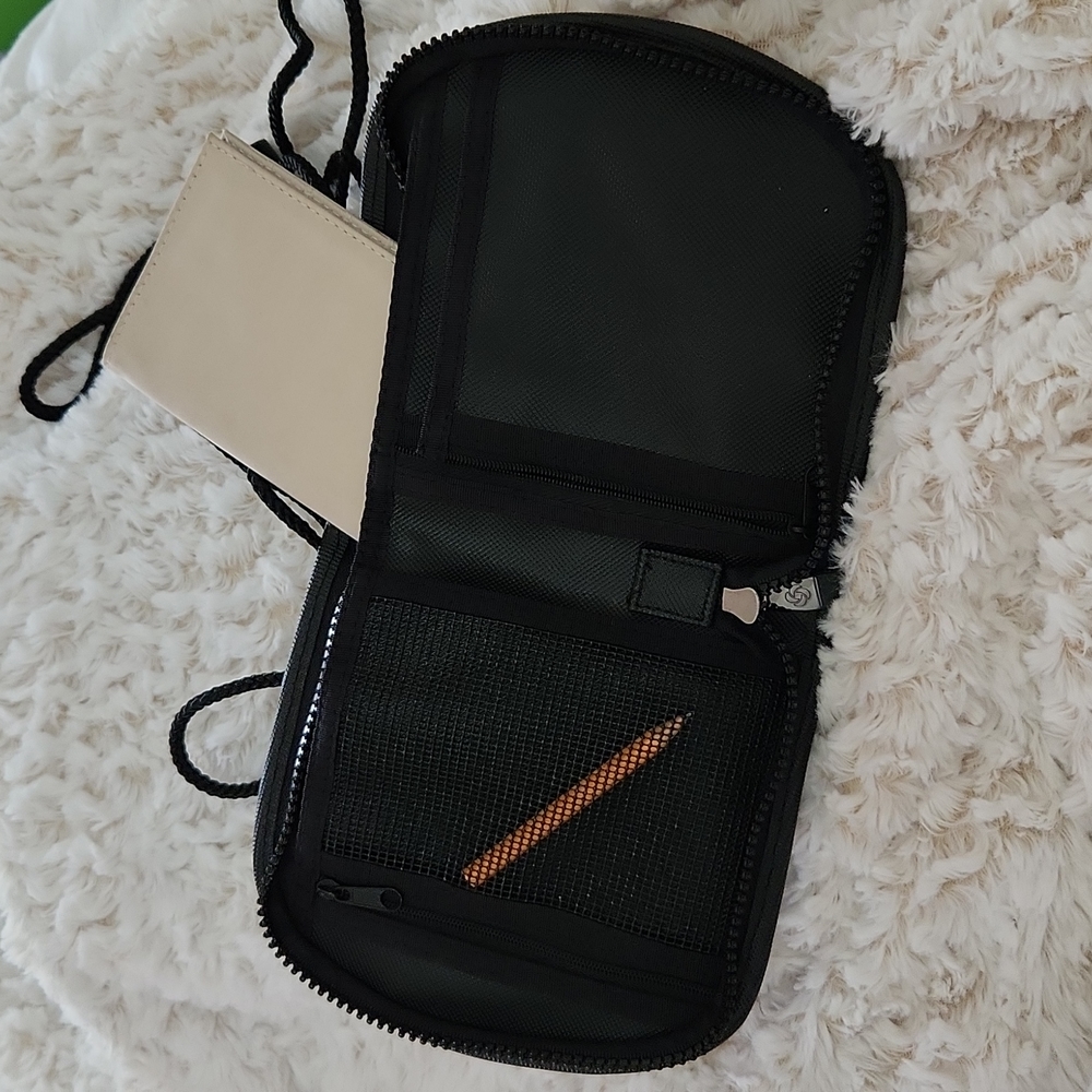 Nwt Samsonite Wallet On A String - image 4